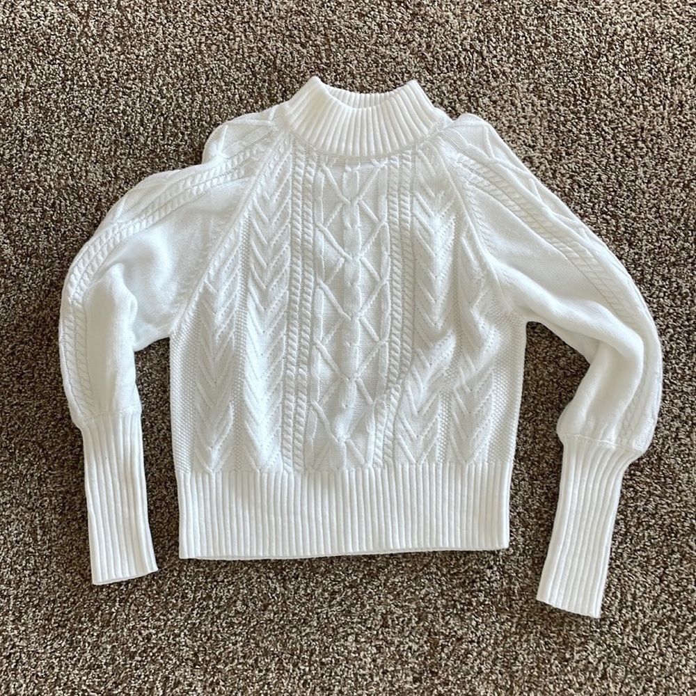 New Boutique White Soft Sweater Size Medium